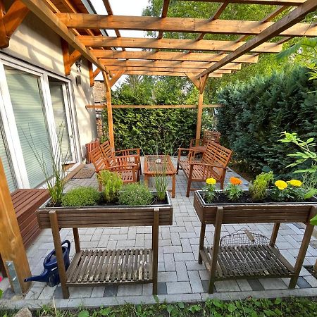 Ferienwohnung Im Stadtzentrum Von Bernau - Komfortable Wohnung Mit 2 Zimmern, Bad, Spuelmaschine, Waschmaschine, Komplette Kueche, Wlan, Terrasse, Ruhige Lage Bernau bei Berlin Ngoại thất bức ảnh