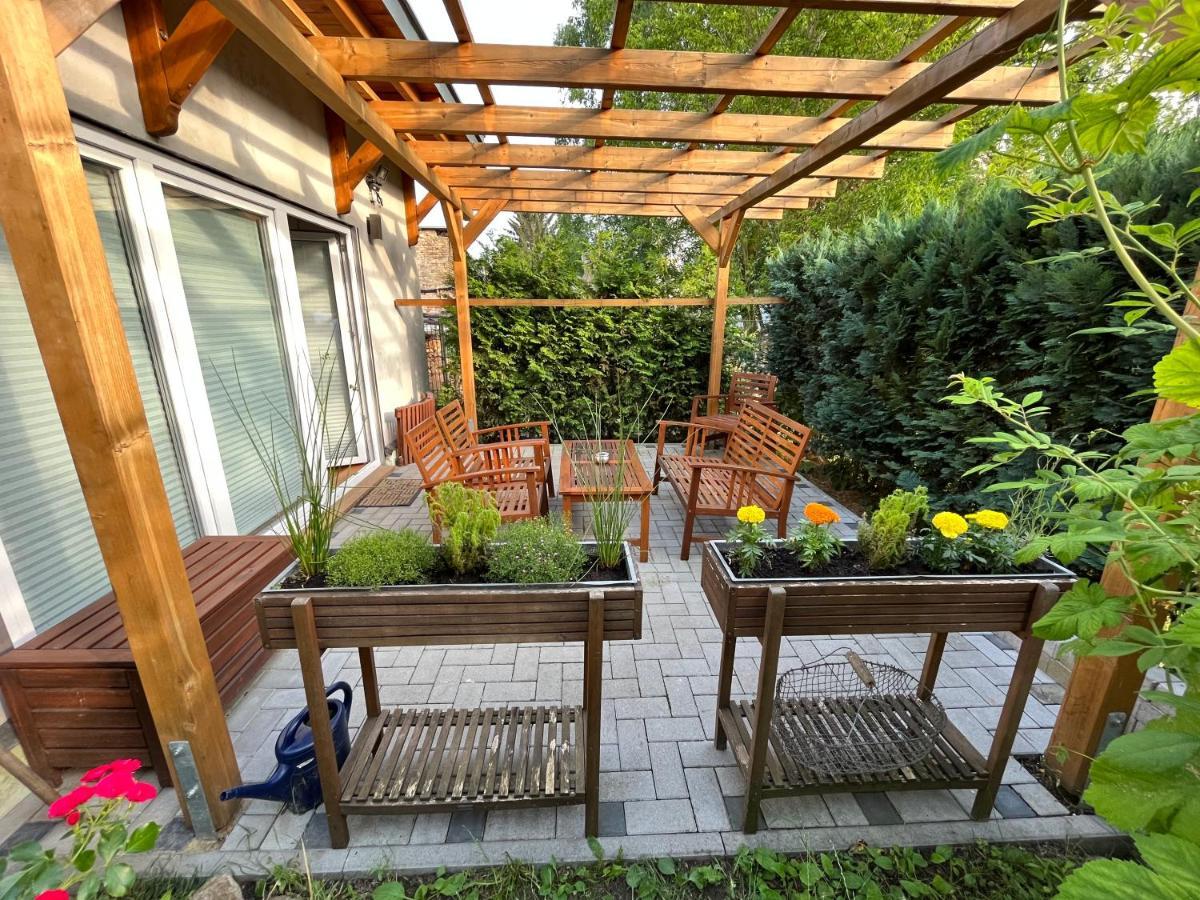 Ferienwohnung Im Stadtzentrum Von Bernau - Komfortable Wohnung Mit 2 Zimmern, Bad, Spuelmaschine, Waschmaschine, Komplette Kueche, Wlan, Terrasse, Ruhige Lage Bernau bei Berlin Ngoại thất bức ảnh